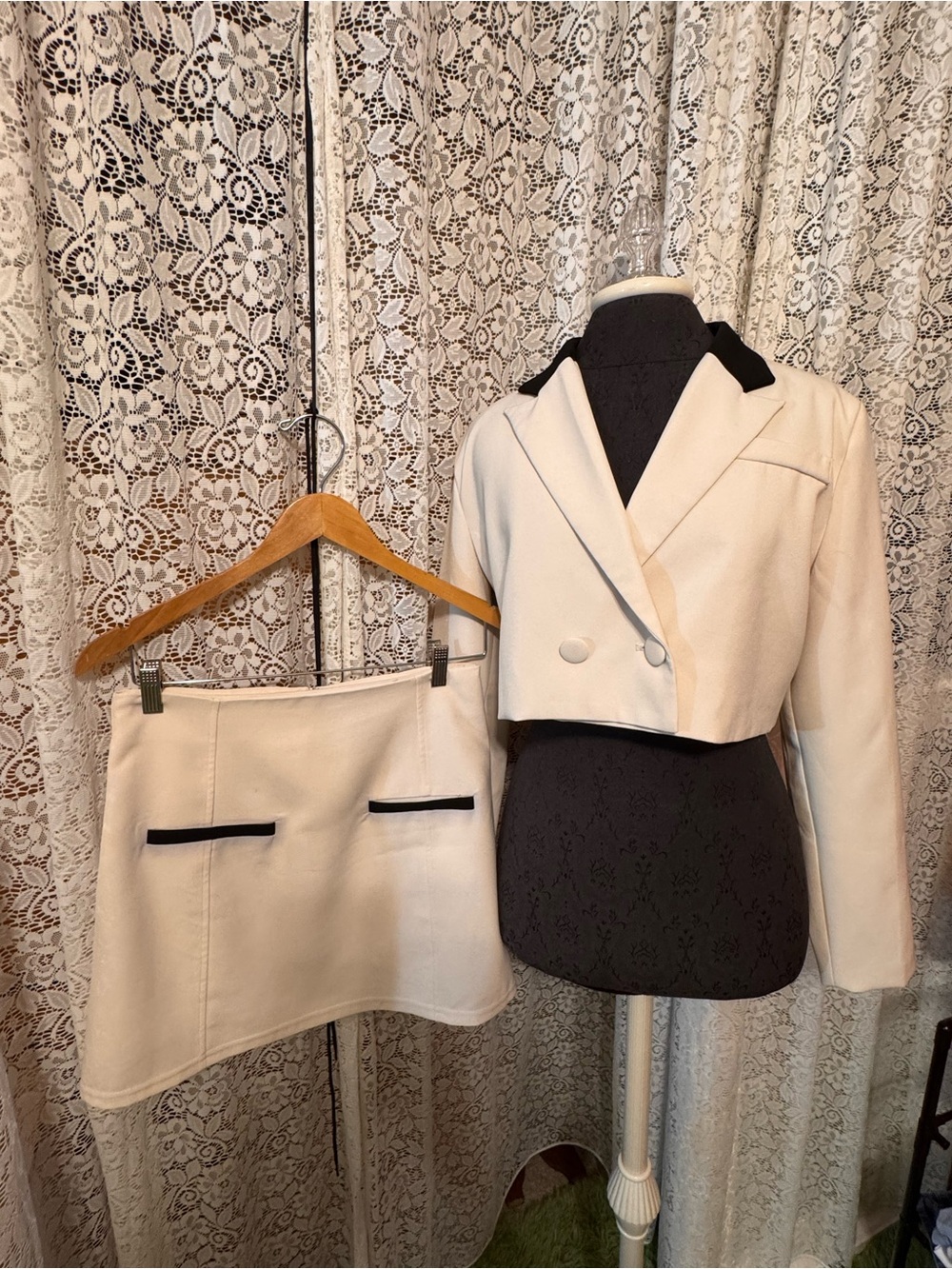 🤍 4th + Reckless Cream & Black Two-Piece Suit Set size Small